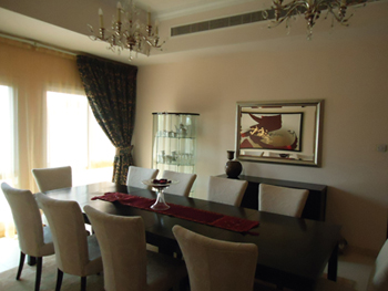 Luxury dining room interior design in Dubai with elegant chairs and chandelier